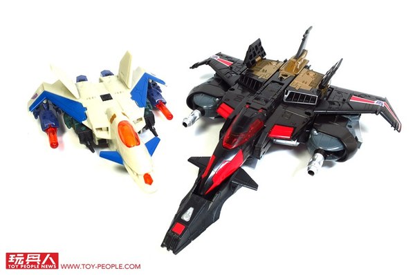 Titans Return Sky Shadow, Brawn And Roadburn Detailed In Hand Photos 39 (39 of 66)